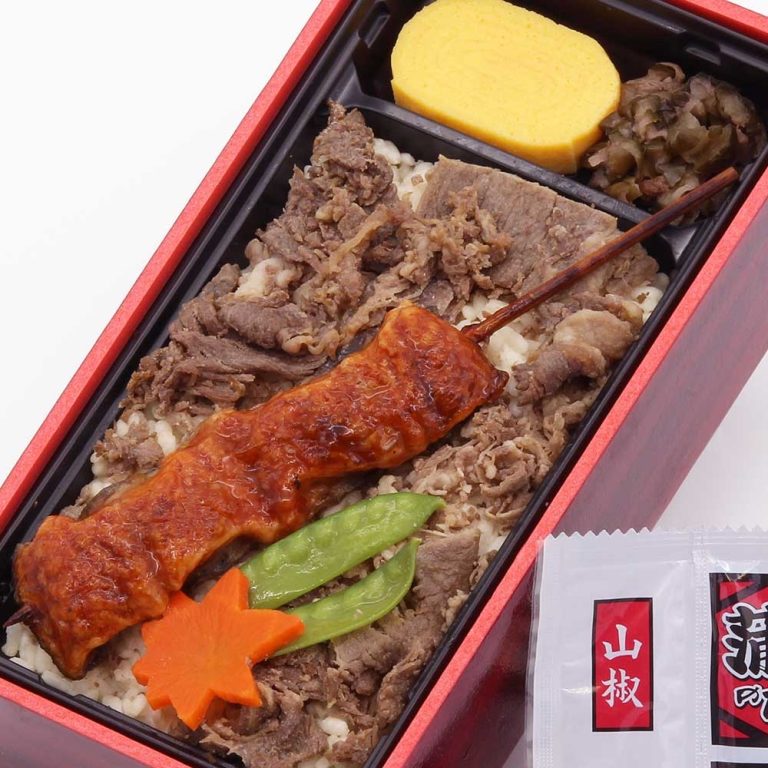 鰻串と鳥取牛の旨煮ごはん うなぎゅう弁当_中身
